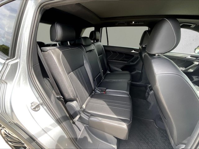 Used 2024 Volkswagen Tiguan SE R-Line FWD image 25