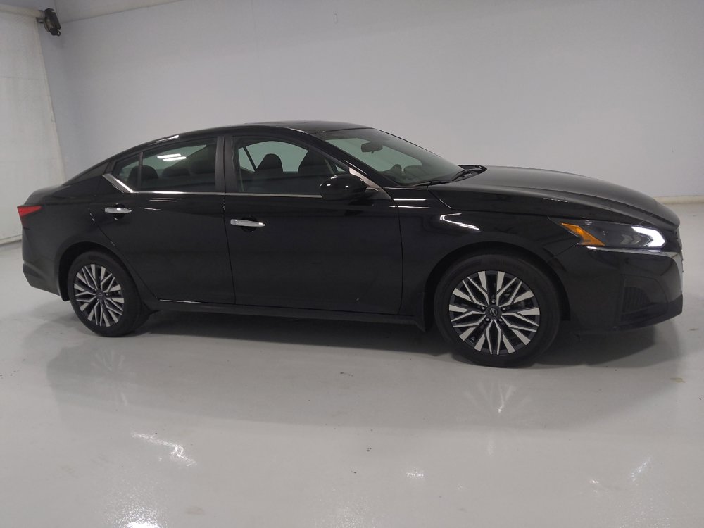 Used 2023 Nissan Altima 2.5 SV w/ SV Premium Package AWD/4WD image 11