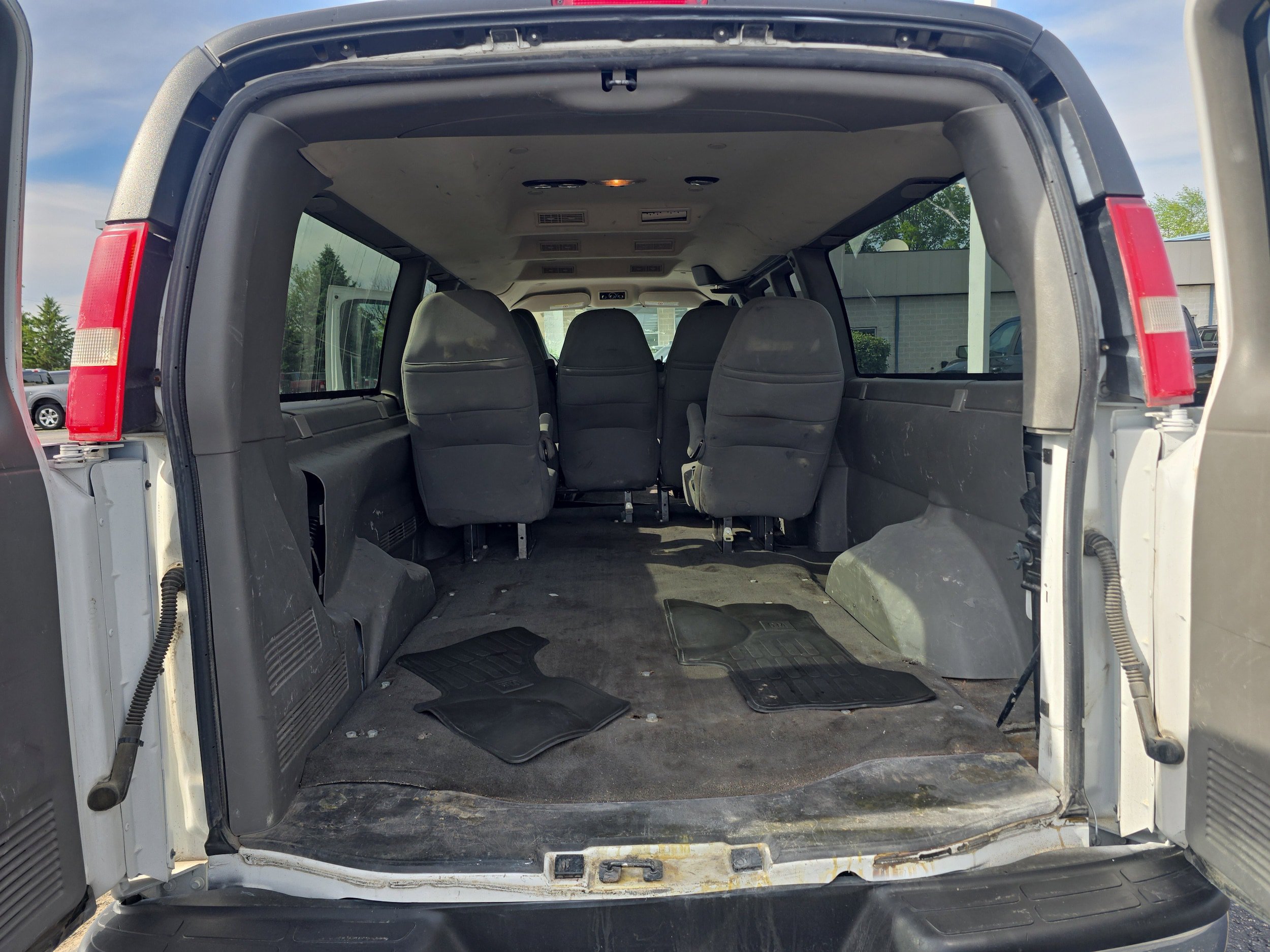 Used 2016 Chevrolet Express 3500 LT w/ LT Preferred Equipment Group RWD image 16