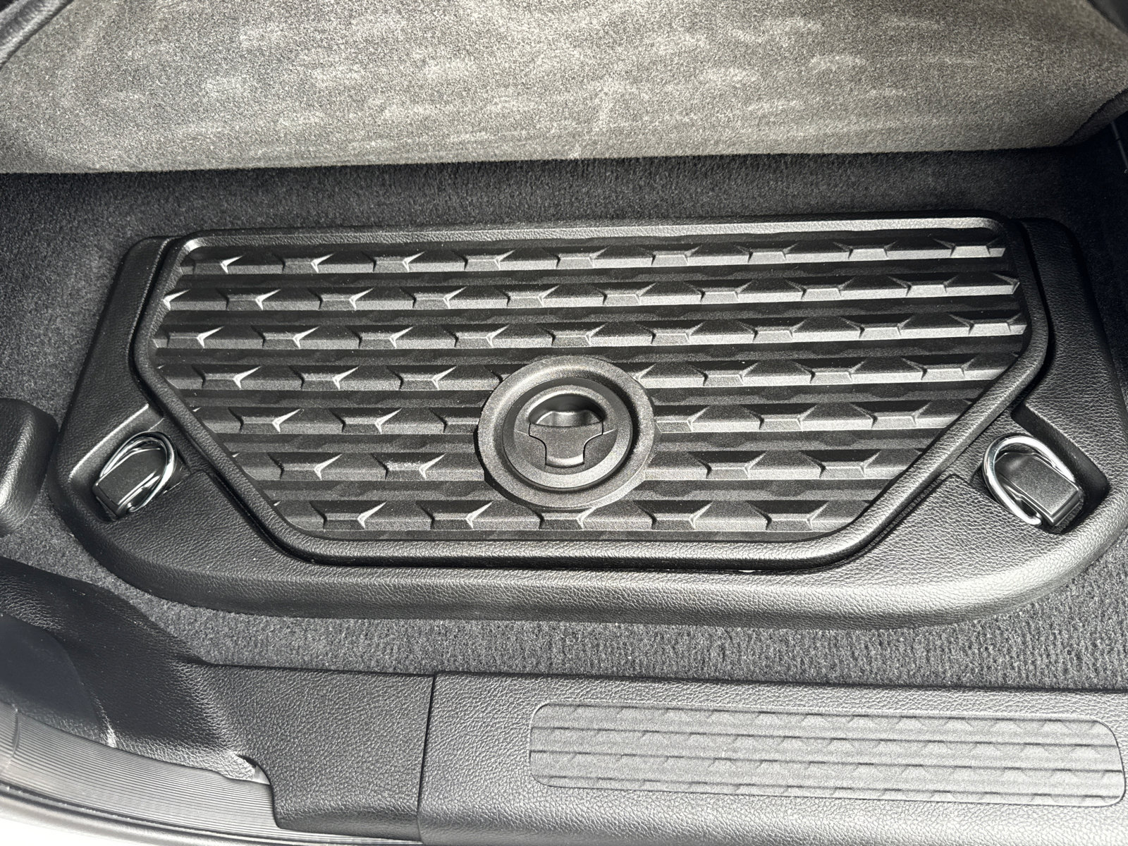 Used 2025 RAM 1500 Laramie AWD/4WD image 7
