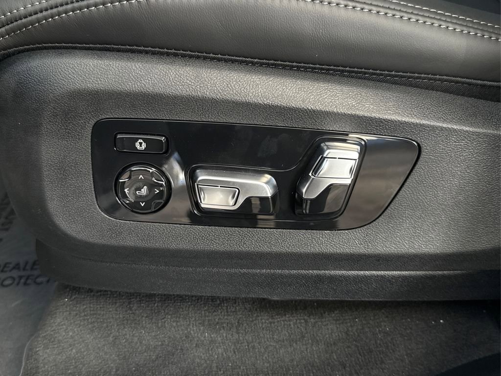 New 2026 BMW X7 M60i w/ Executive Package image 25