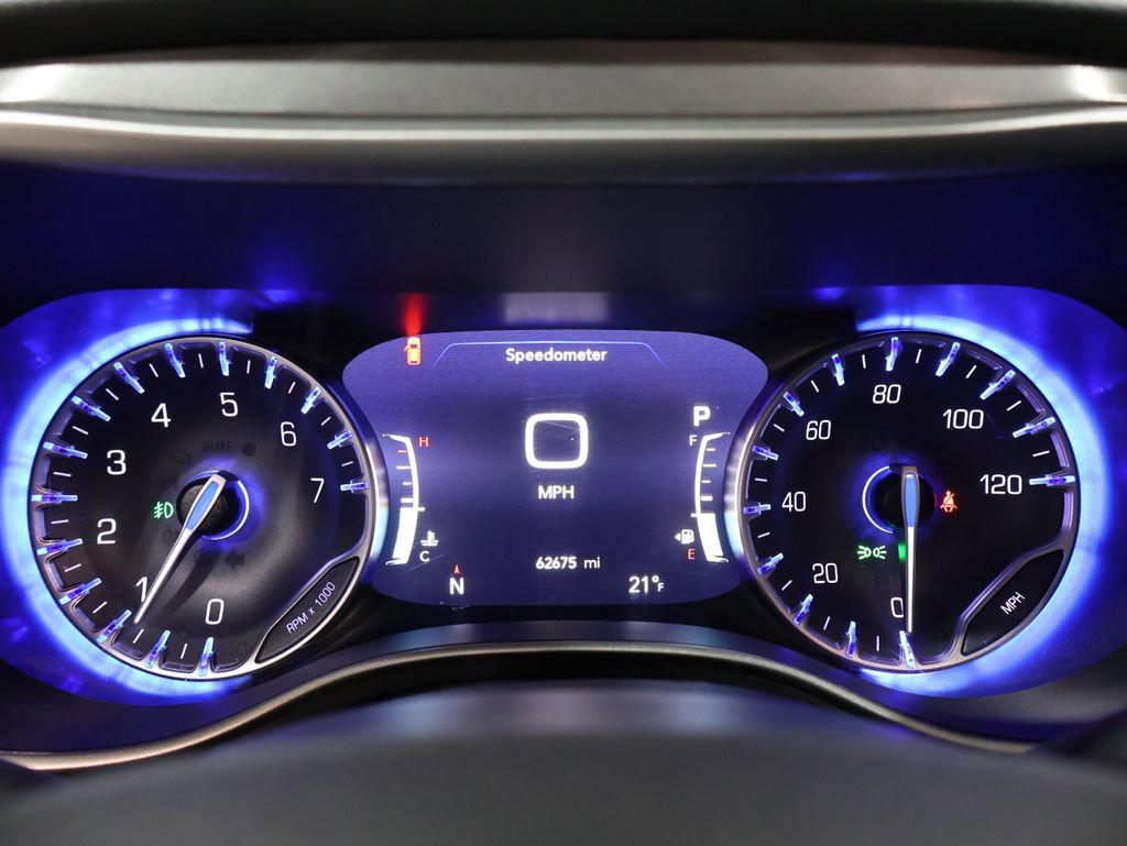 Used 2023 Chrysler Pacifica Touring-L FWD image 38