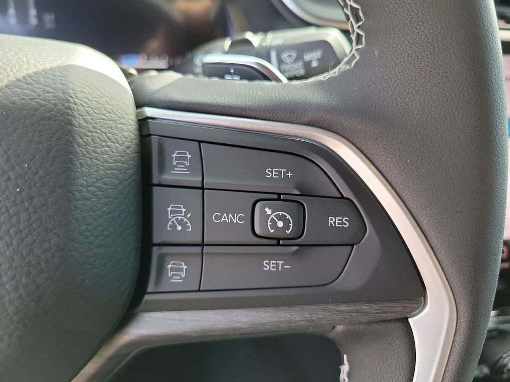 New 2025 Jeep Grand Cherokee Limited w/ Black Appearance Package image 5