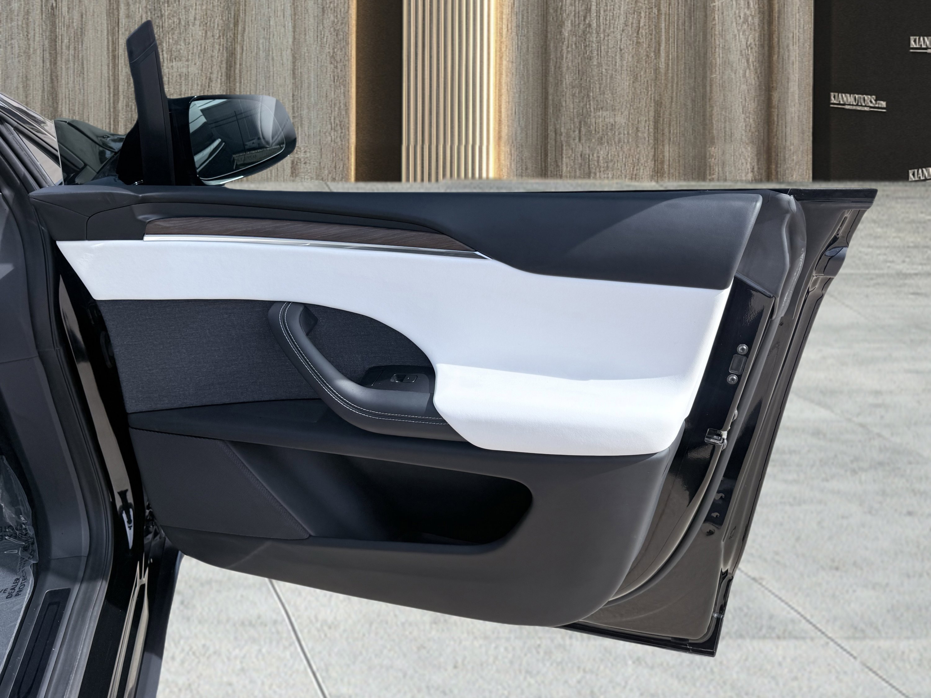 Used 2023 Tesla Model X image 34