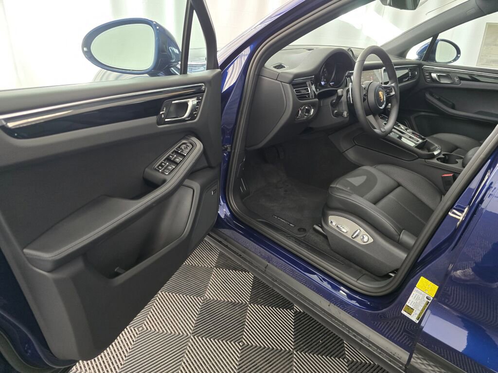 New 2026 Porsche Macan image 28