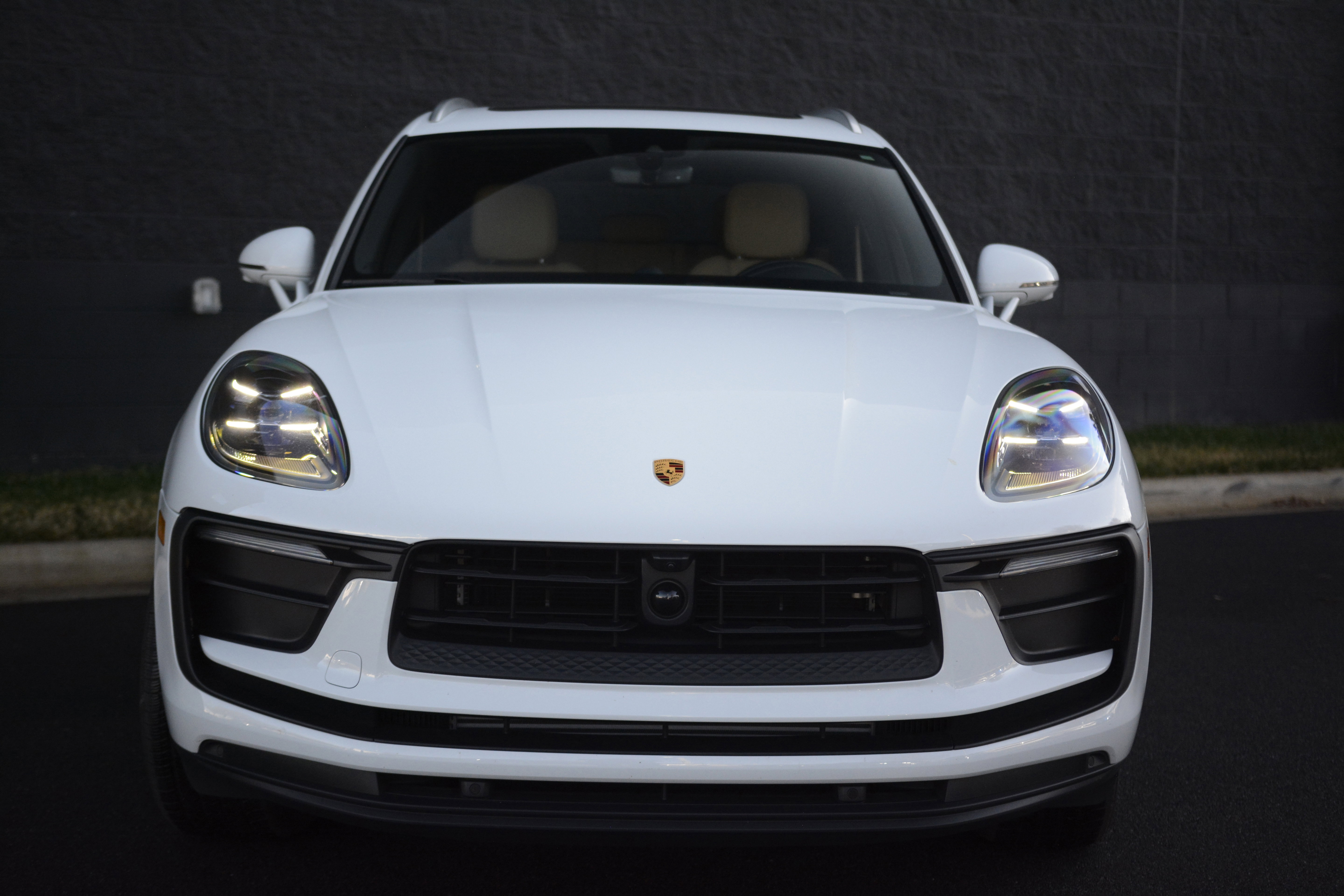 Certified 2025 Porsche Macan image 10