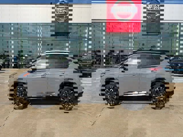 Used 2025 Nissan Rogue Platinum w/ Platinum Premium Package image 2