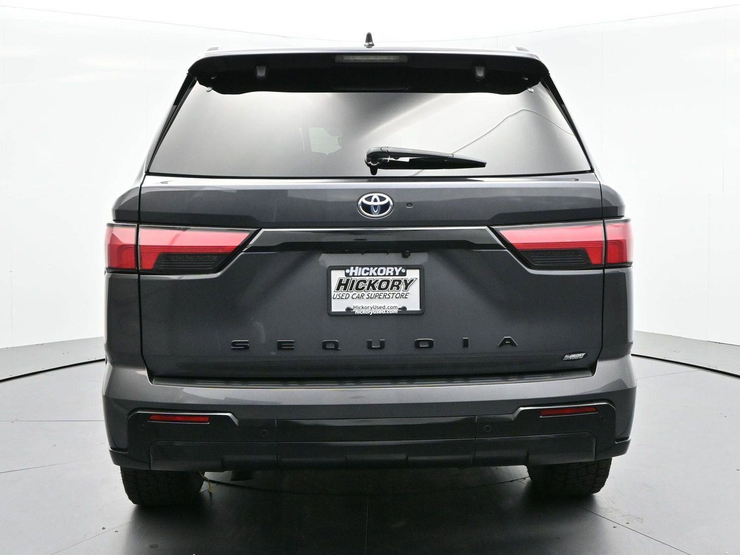Used 2023 Toyota Sequoia Platinum AWD/4WD image 6