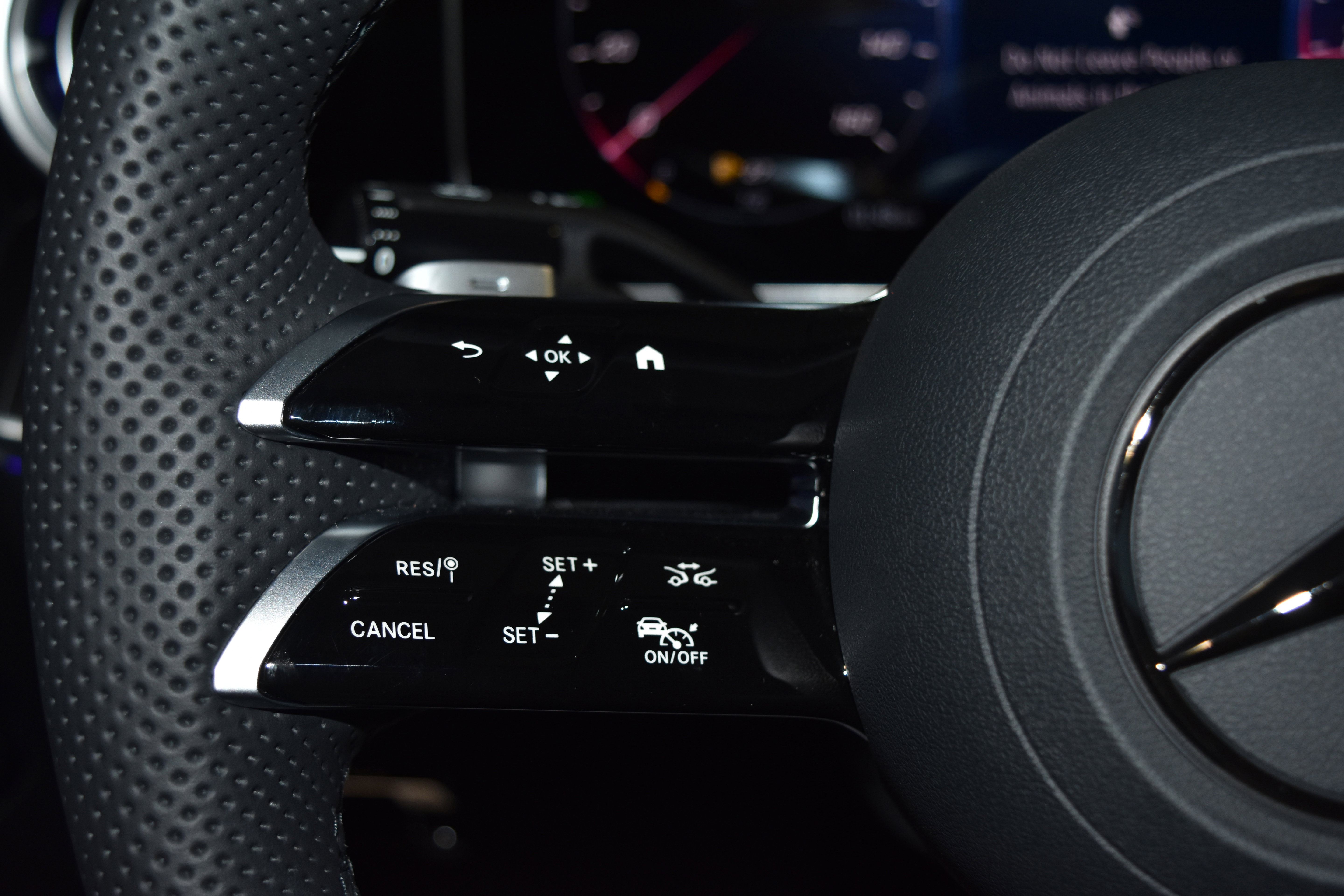 New 2026 Mercedes-Benz C 300 4MATIC Sedan image 8