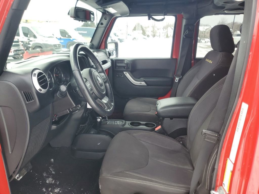 Used 2014 Jeep Wrangler Unlimited Sahara w/ Connectivity Group image 5