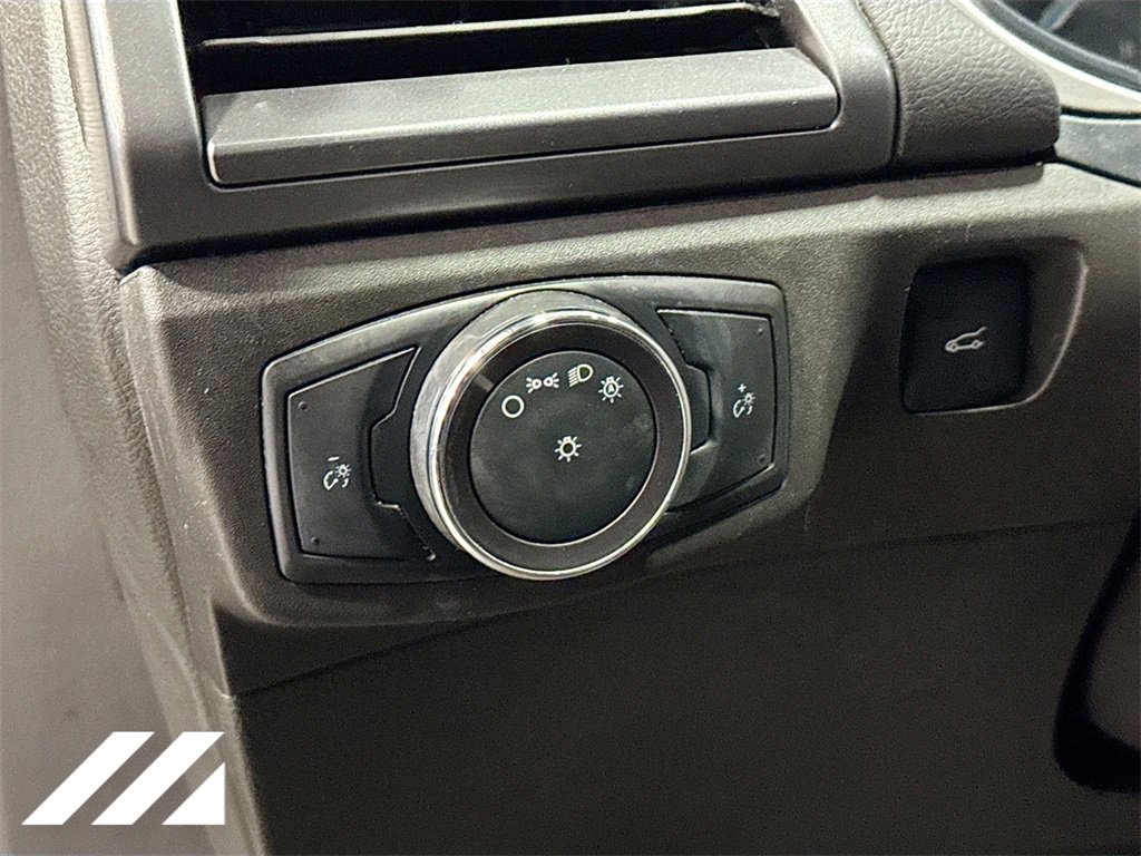 Used 2015 Ford Fusion SE image 10