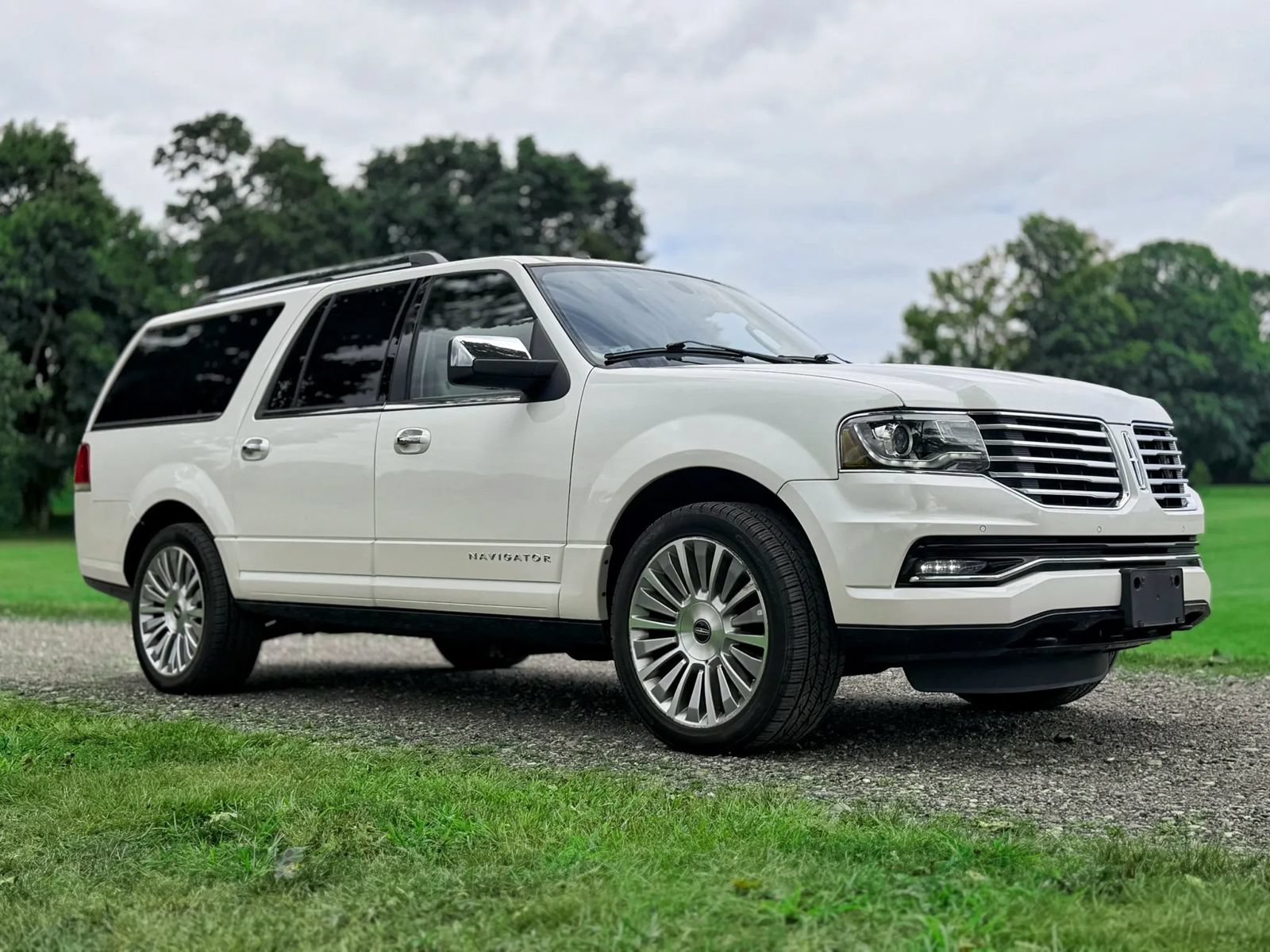 Used 2015 Lincoln Navigator L 4WD w/ Equipment Group 101A Reserve image 35