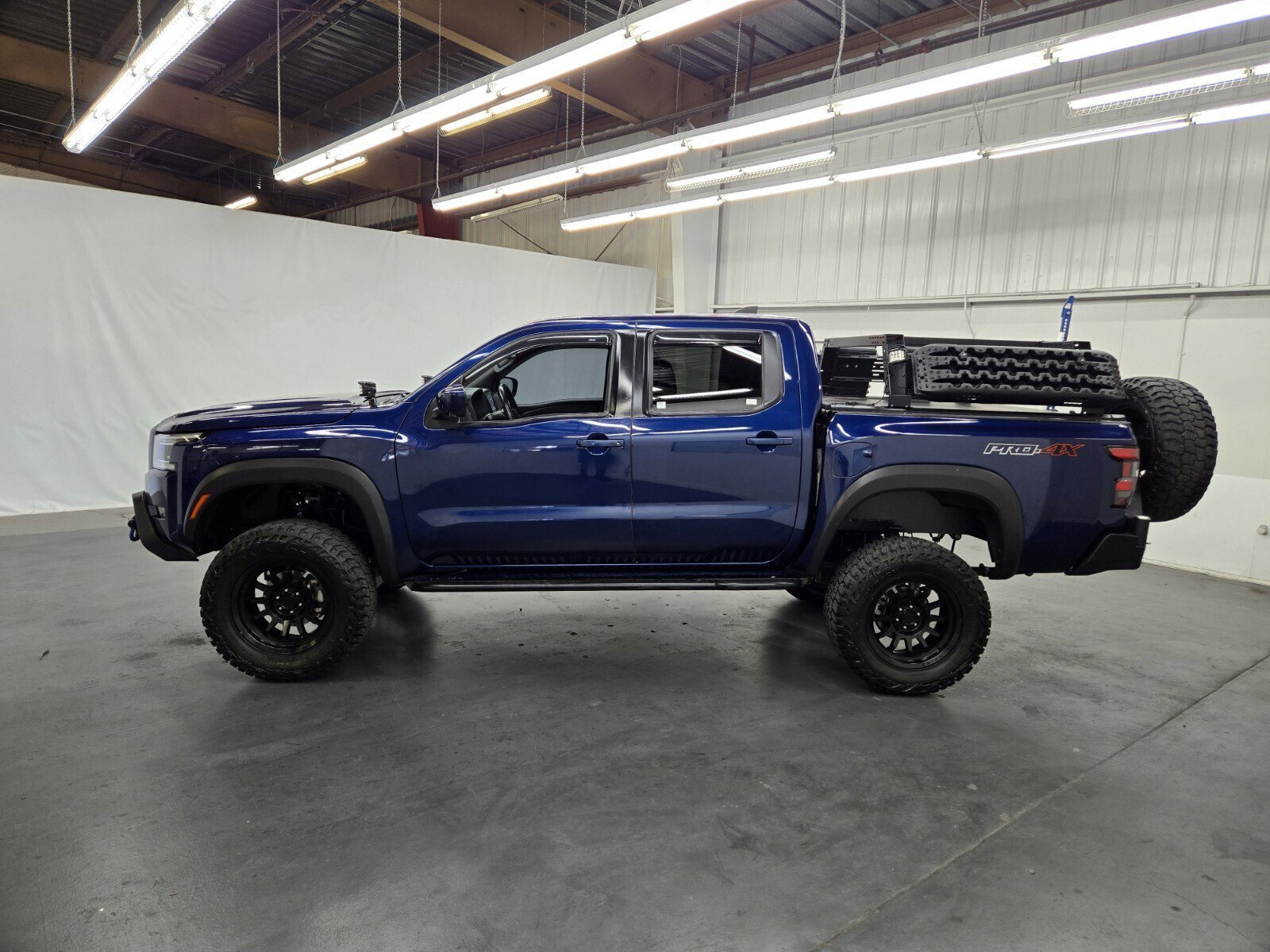 Used 2022 Nissan Frontier PRO-4X w/ Pro-4X Premium Package image 2