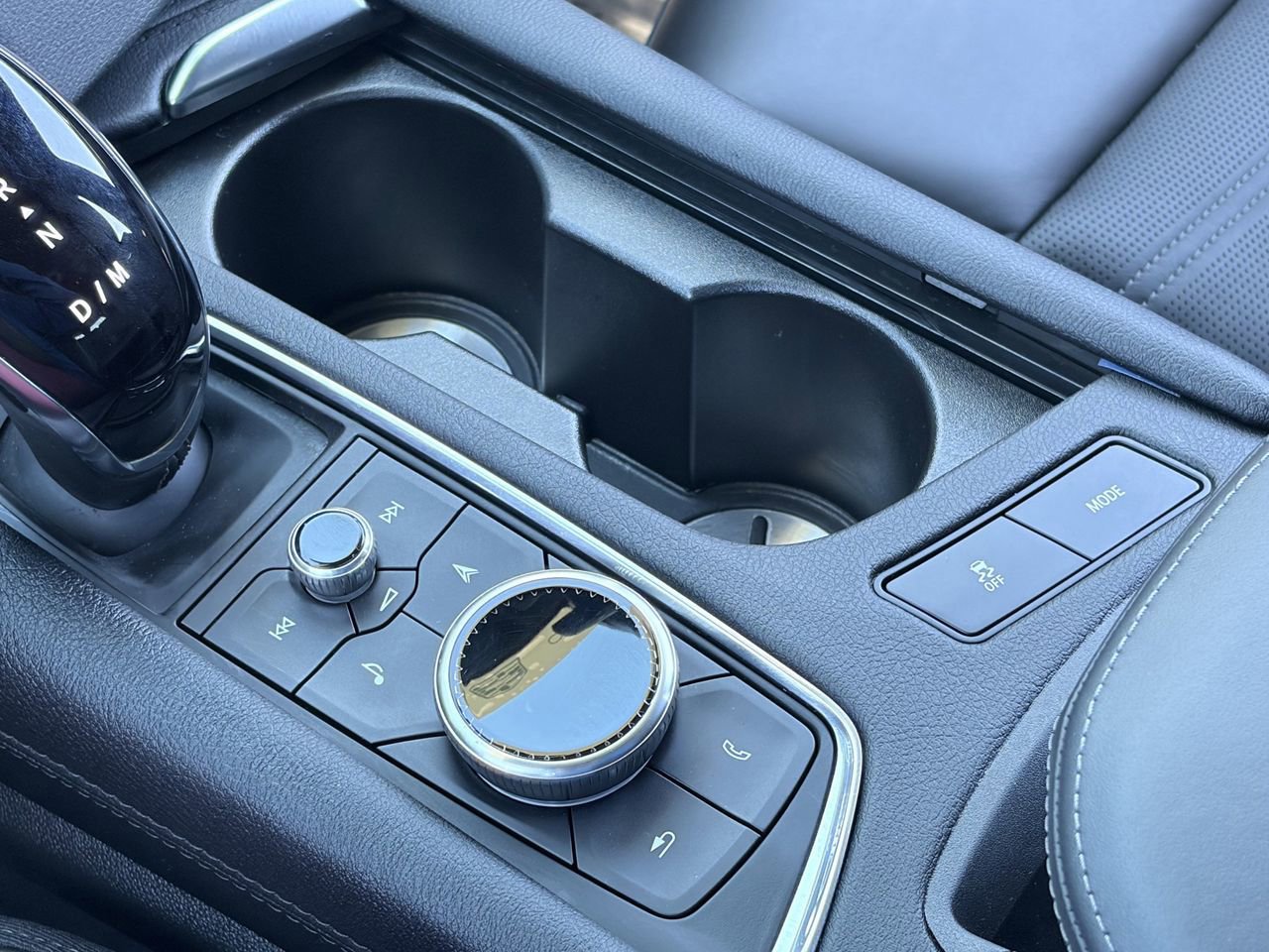 Certified 2025 Cadillac XT6 Premium Luxury w/ Platinum Package image 32