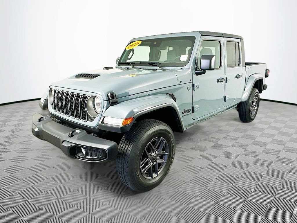 Certified 2025 Jeep Gladiator Sport AWD/4WD image 6