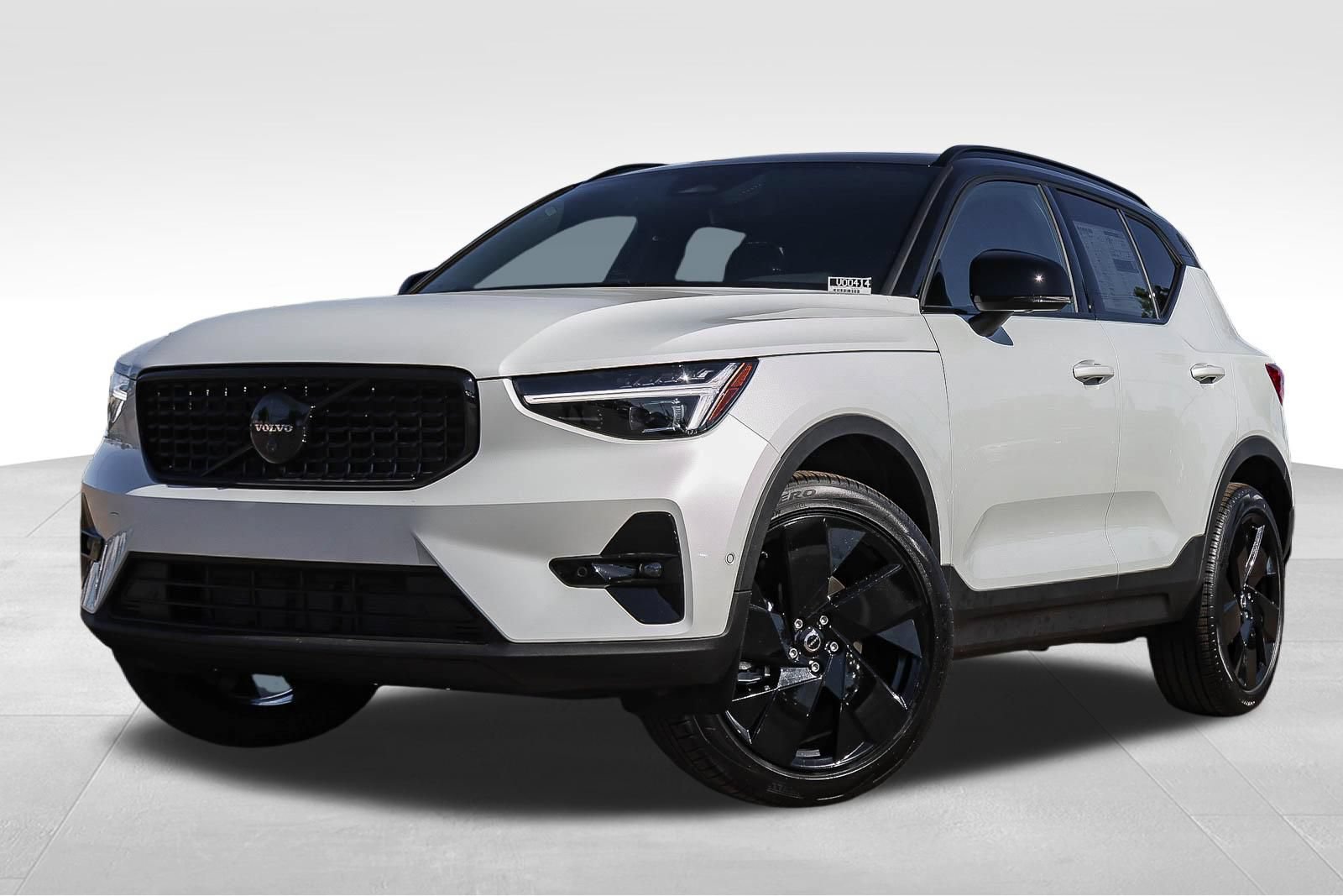 New 2026 Volvo XC40 B5 Ultra w/ Climate Package