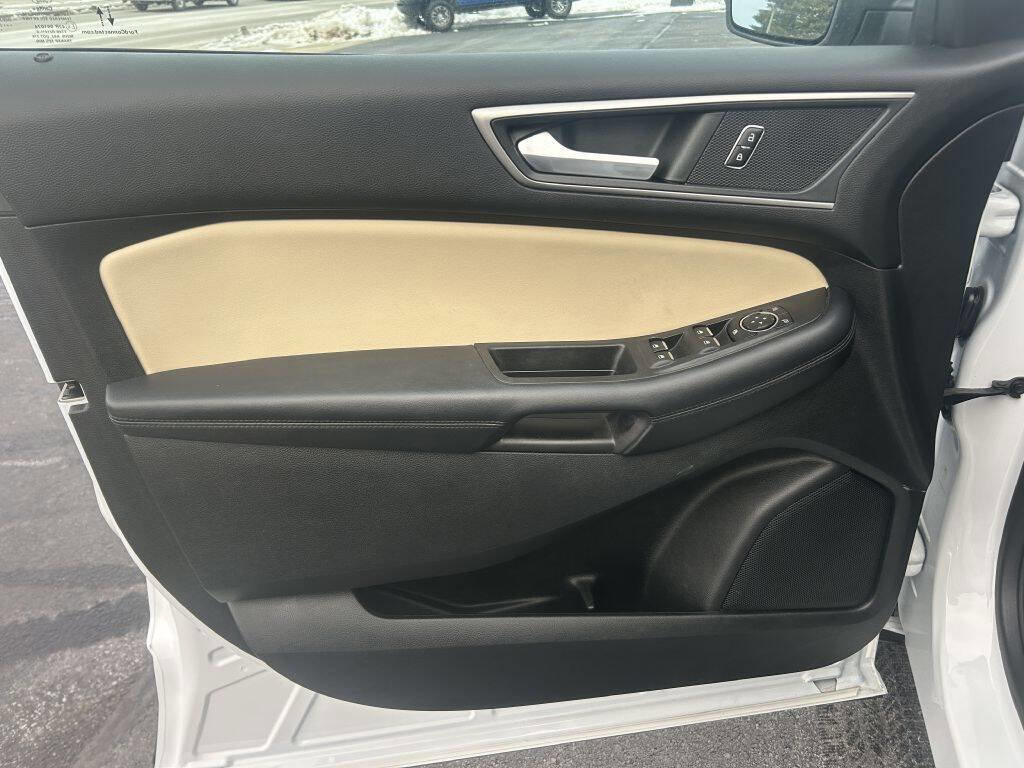 Used 2022 Ford Edge SEL w/ Convenience Package image 9