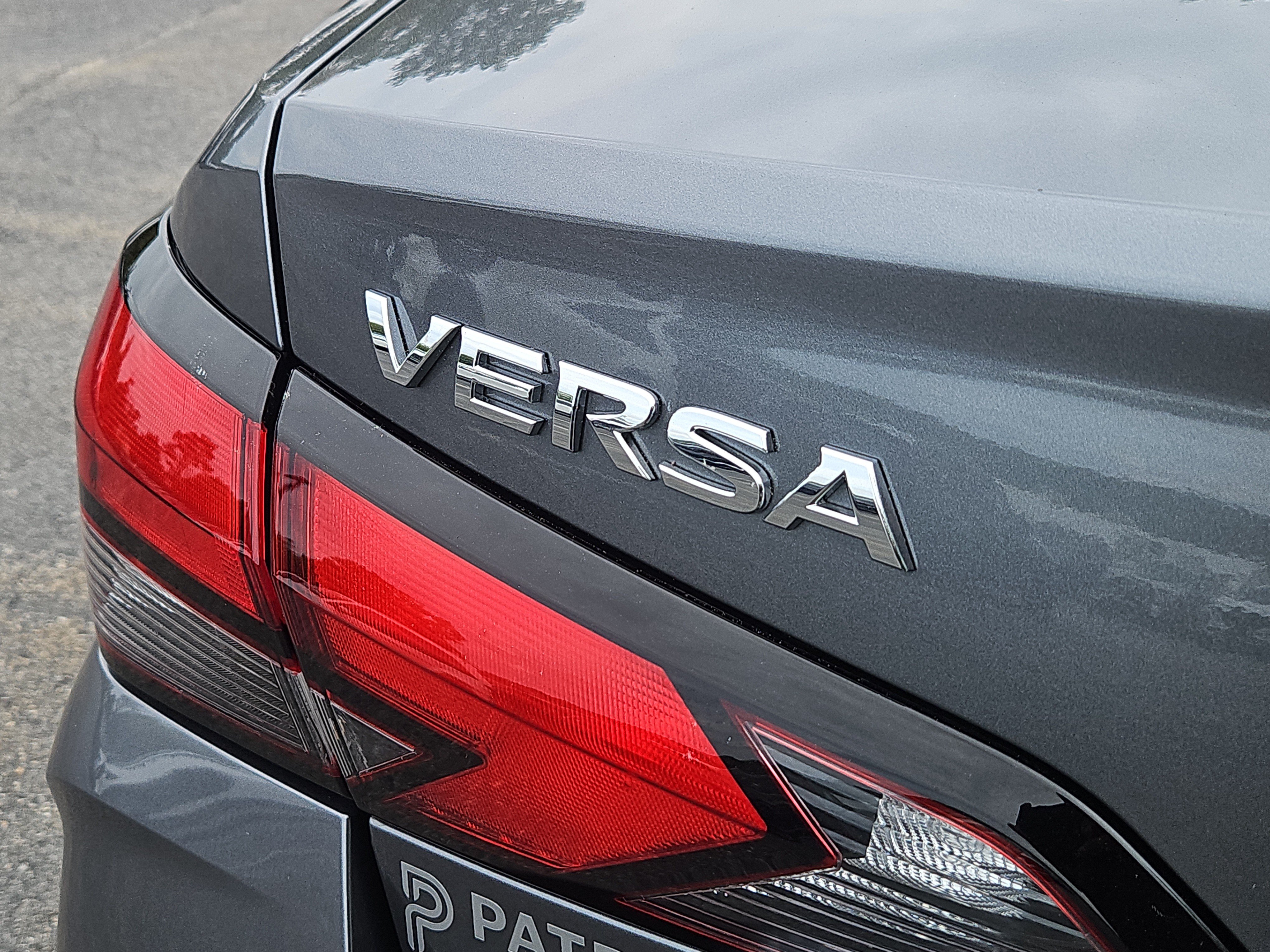 Used 2022 Nissan Versa S FWD image 5