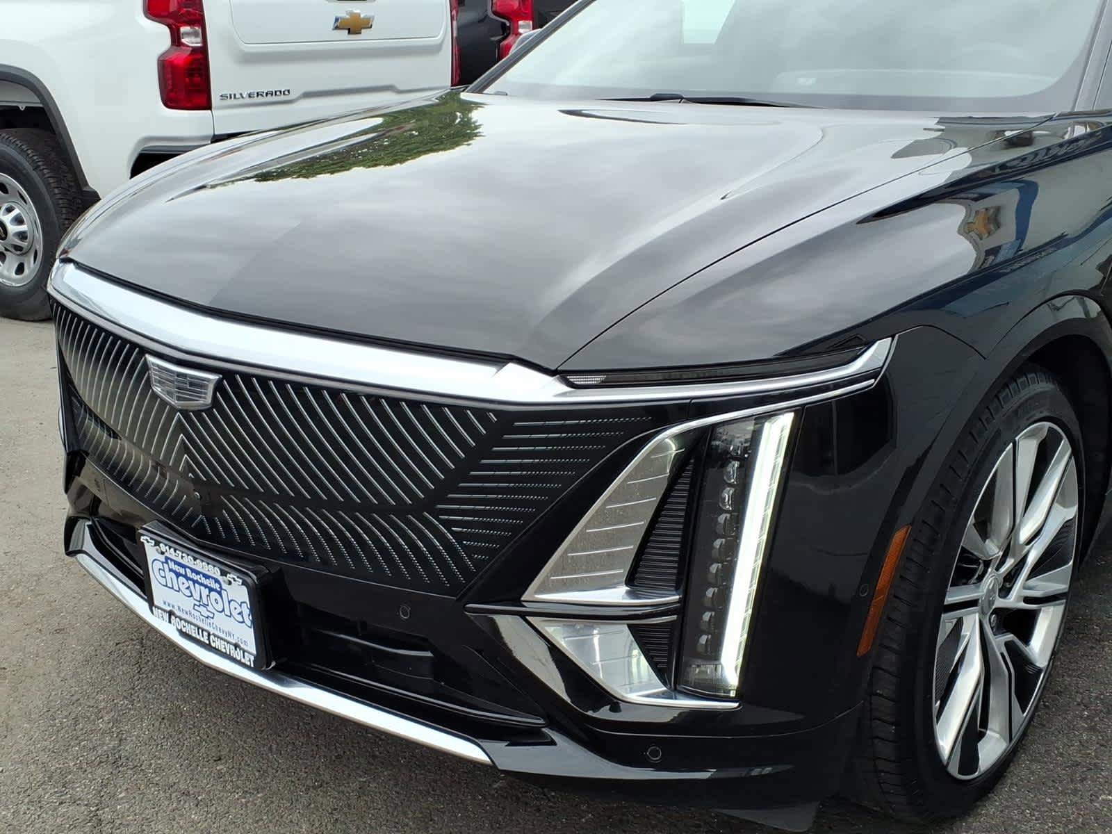 Used 2024 Cadillac Lyriq Luxury w/ LPO, Floor Liner Package AWD/4WD image 7