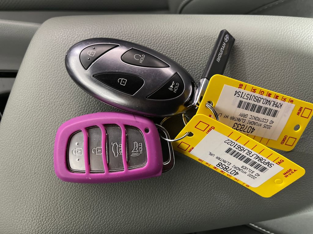 Certified 2025 Hyundai Elantra Limited FWD image 26