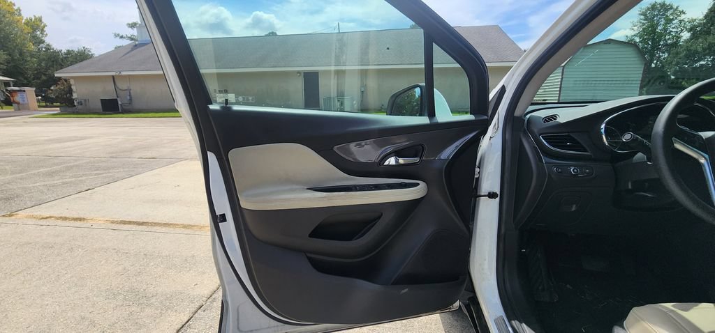 Used 2017 Buick Encore Essence w/ Experience Buick Package FWD image 11