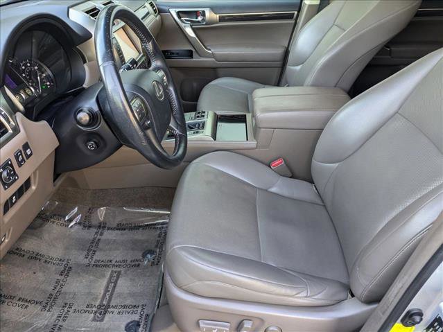 Used 2017 Lexus GX 460 w/ Navigation Package image 16