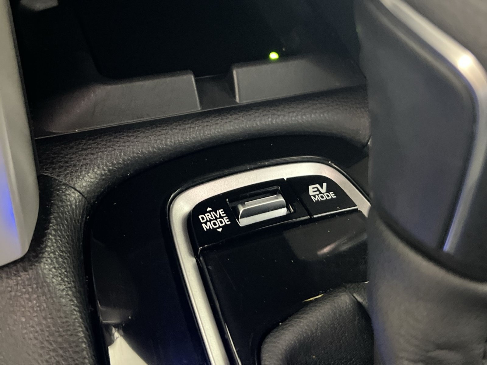 Used 2025 Toyota Corolla Cross AWD Hybrid image 33