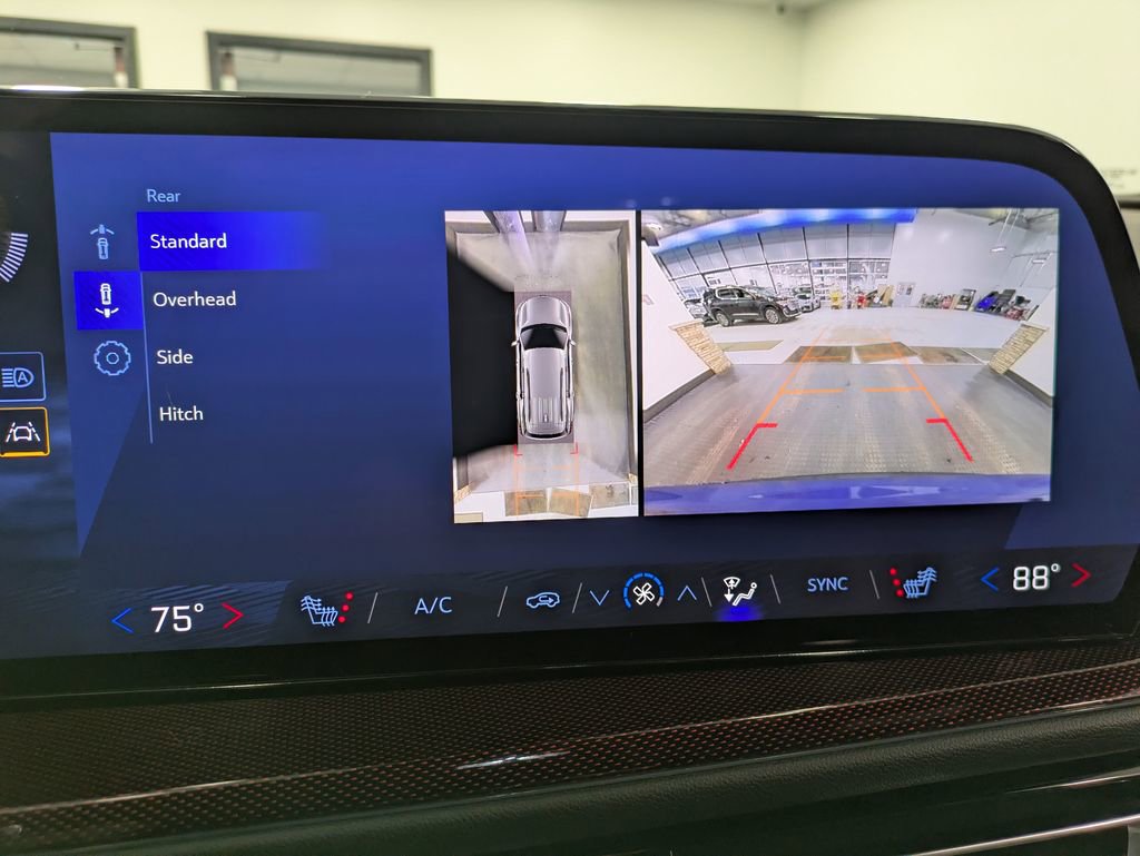 Used 2024 Chevrolet Traverse Z71 image 13