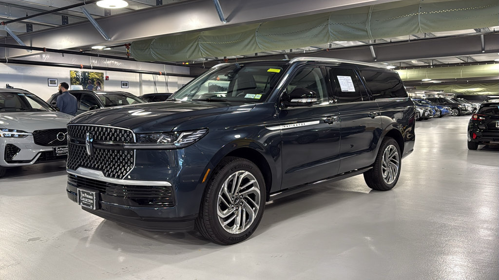 Used 2026 Lincoln Navigator L Reserve AWD/4WD image 5