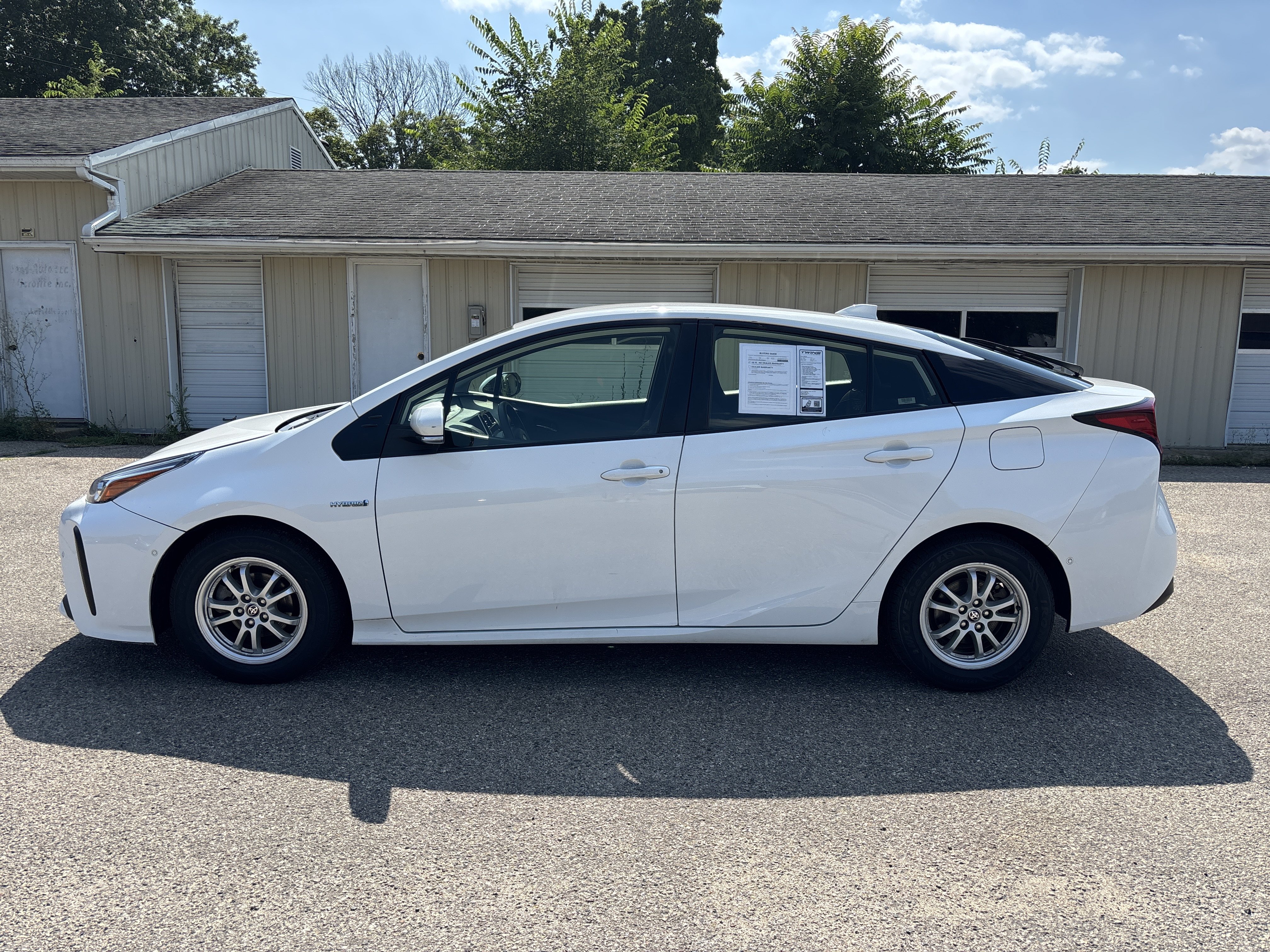 Used 2022 Toyota Prius LE FWD image 8