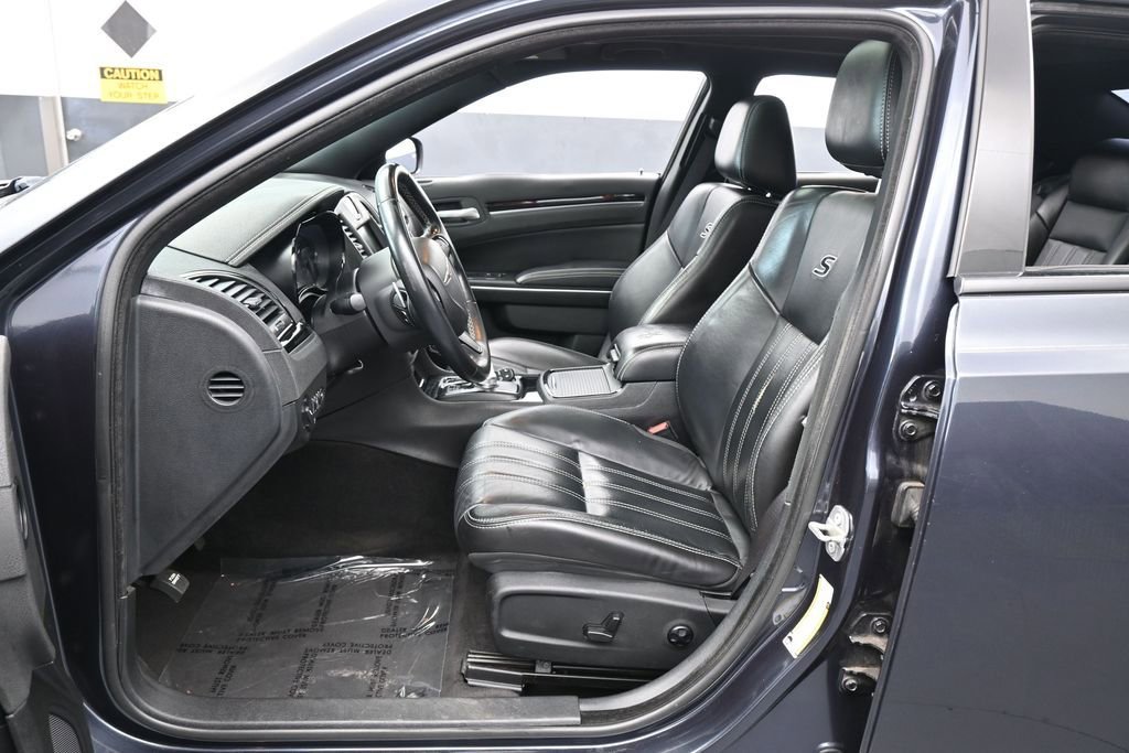 Used 2018 Chrysler 300 S w/ 300S Premium Group RWD image 11
