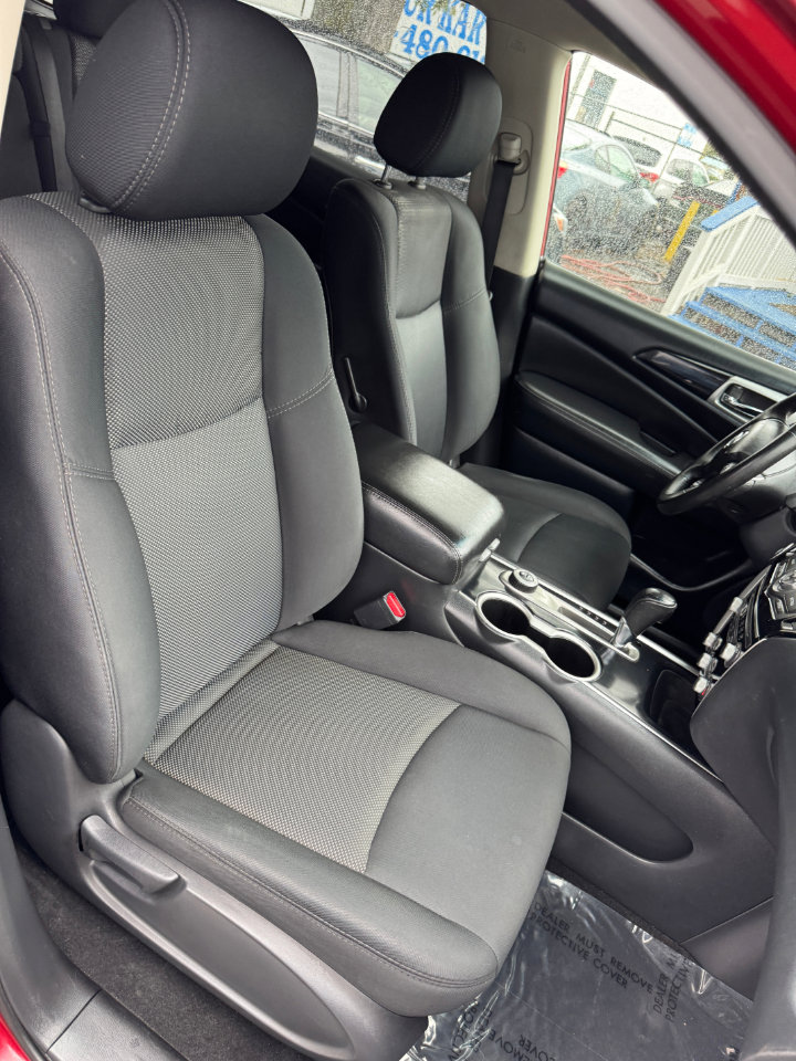 Used 2018 Nissan Pathfinder SV image 12