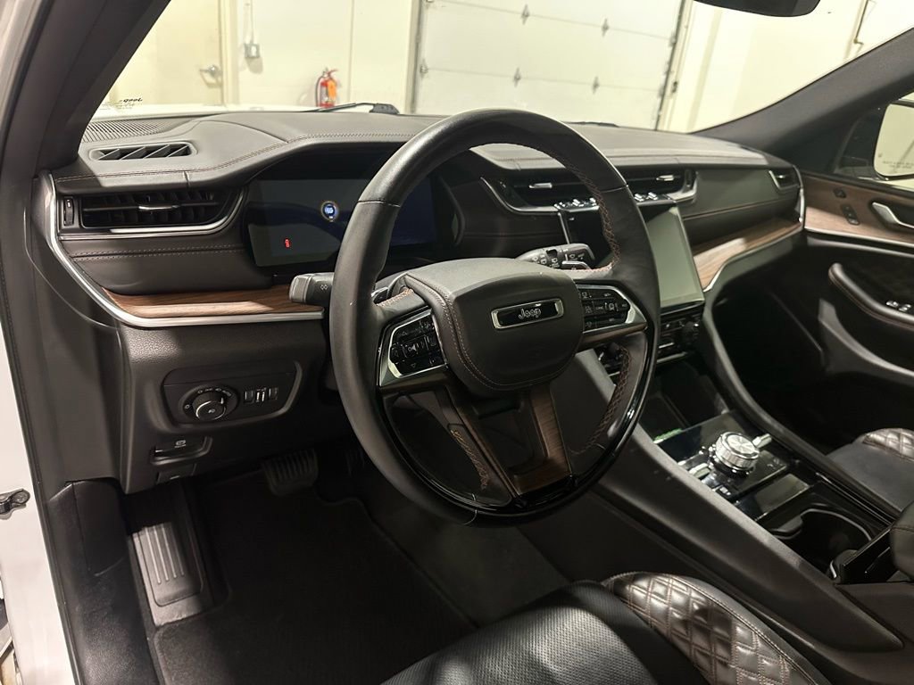 Used 2023 Jeep Grand Cherokee L Summit w/ High Altitude Package image 16