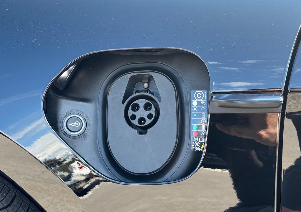 New 2026 Porsche Taycan 4S AWD/4WD image 22