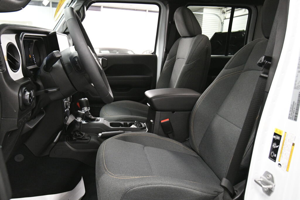 Used 2025 Jeep Wrangler Sport S image 9