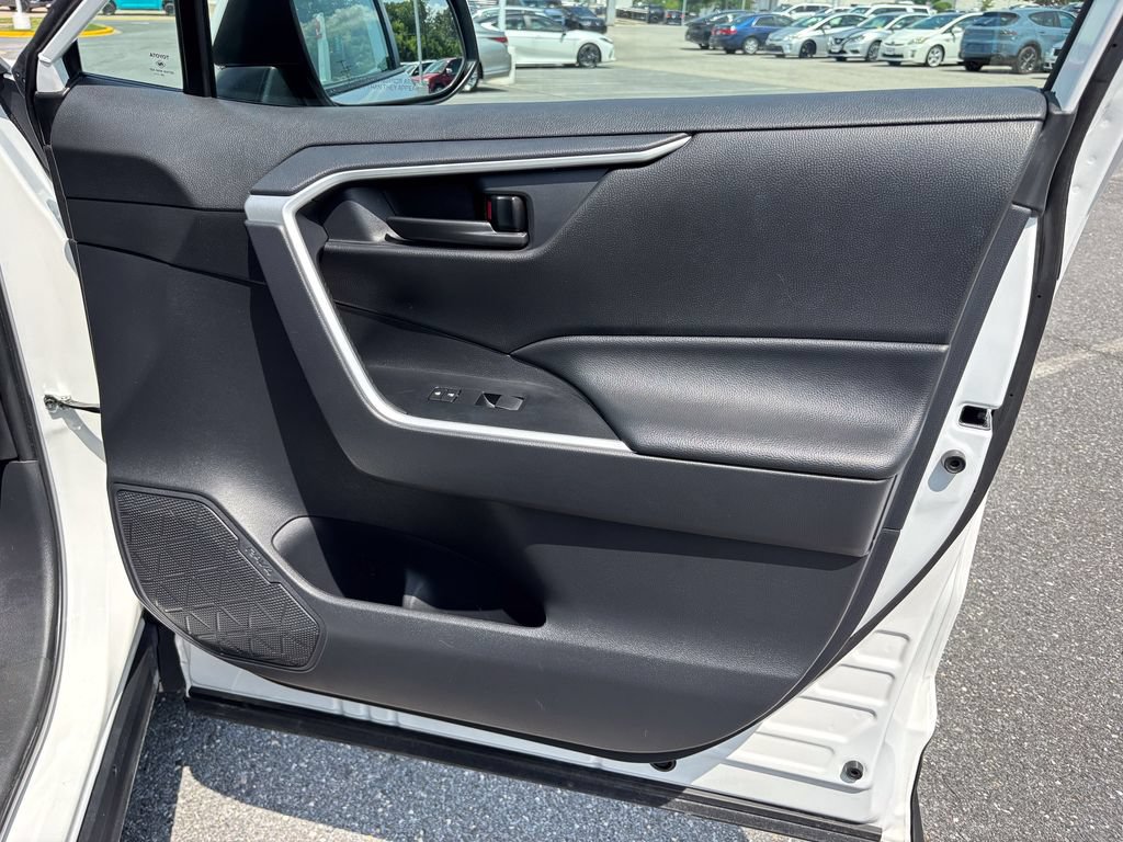 Used 2025 Toyota RAV4 LE AWD/4WD image 35