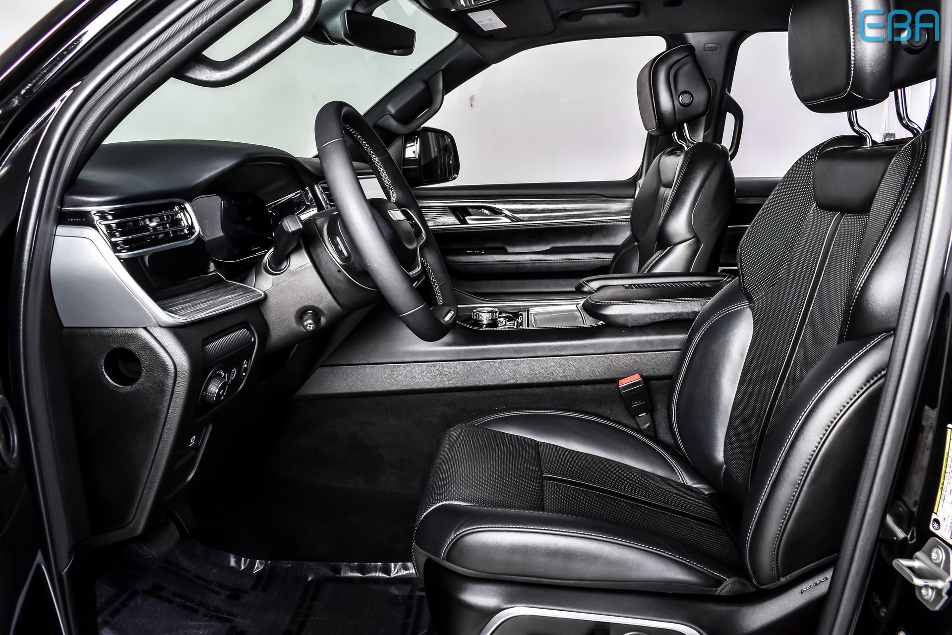 Used 2023 Jeep Wagoneer L Series III w/ Premium Group I image 16