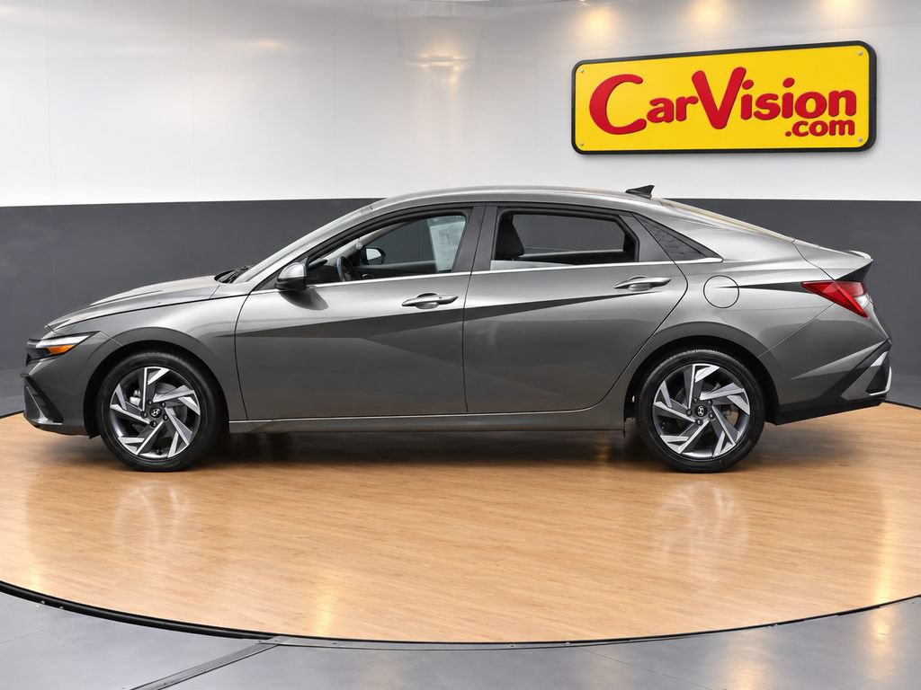 Used 2025 Hyundai Elantra SEL FWD image 5