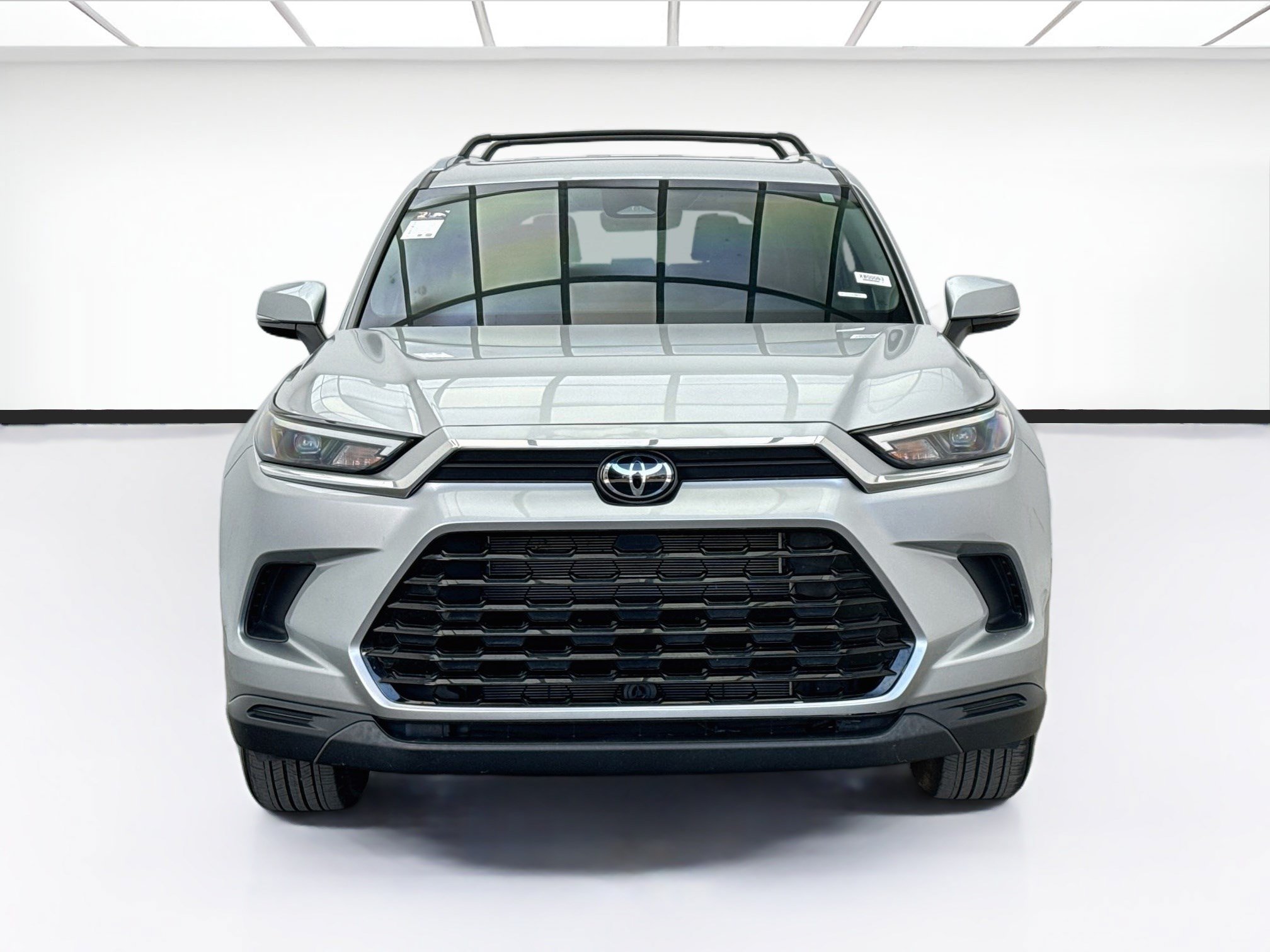 Used 2024 Toyota Grand Highlander XLE FWD image 2