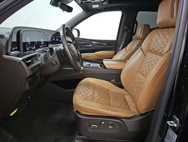 Used 2021 Cadillac Escalade Premium Luxury AWD/4WD image 8