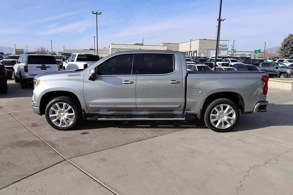 Used 2023 Chevrolet Silverado 1500 High Country w/ High Country Premium Package AWD/4WD image 3