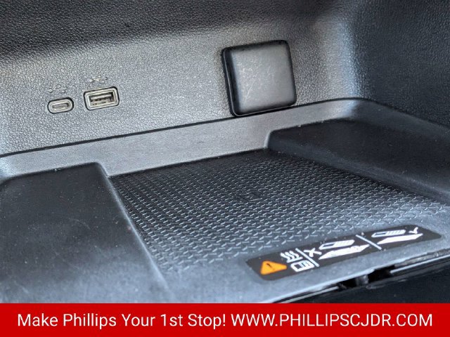 Used 2025 Chevrolet Traverse RS FWD image 21