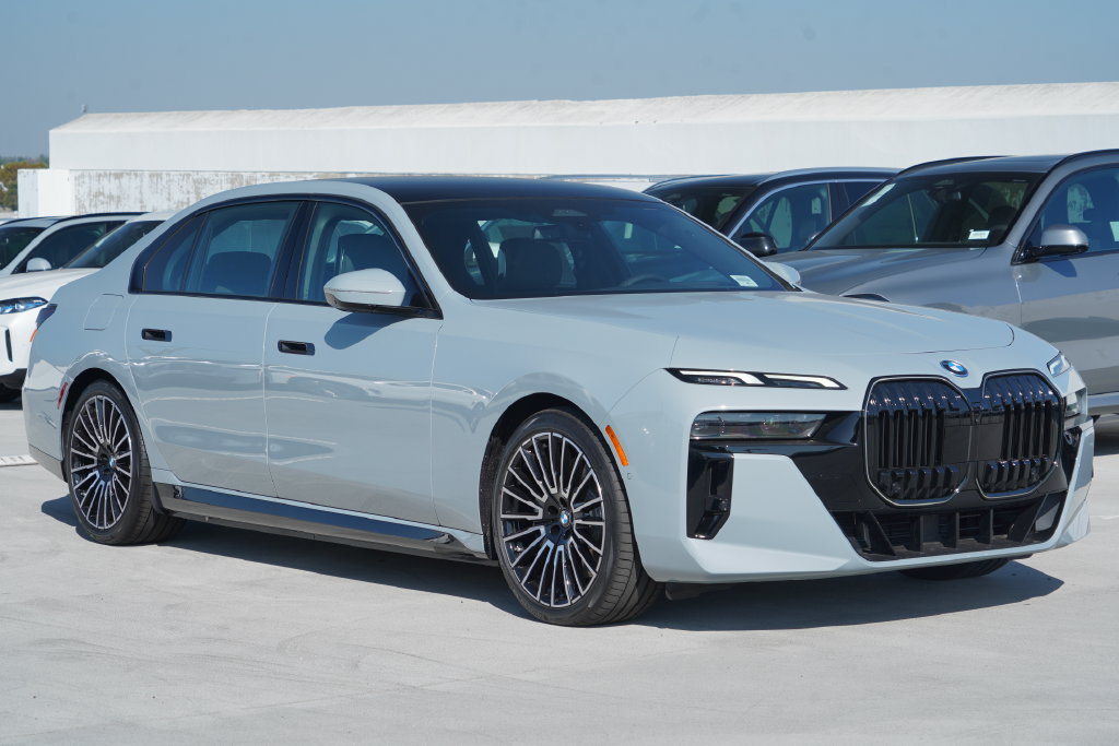 New 2026 BMW 750e xDrive w/ Premium Package AWD/4WD image 3