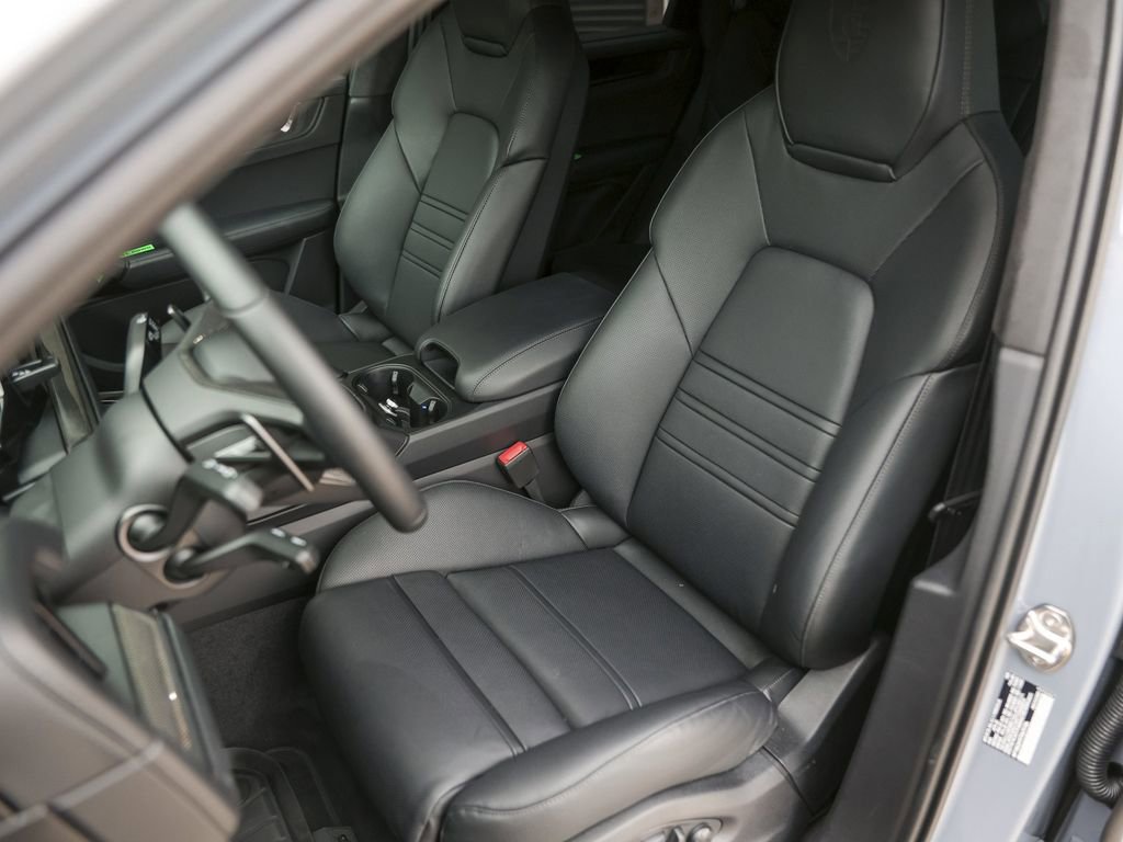 Certified 2026 Porsche Cayenne Turbo GT image 5