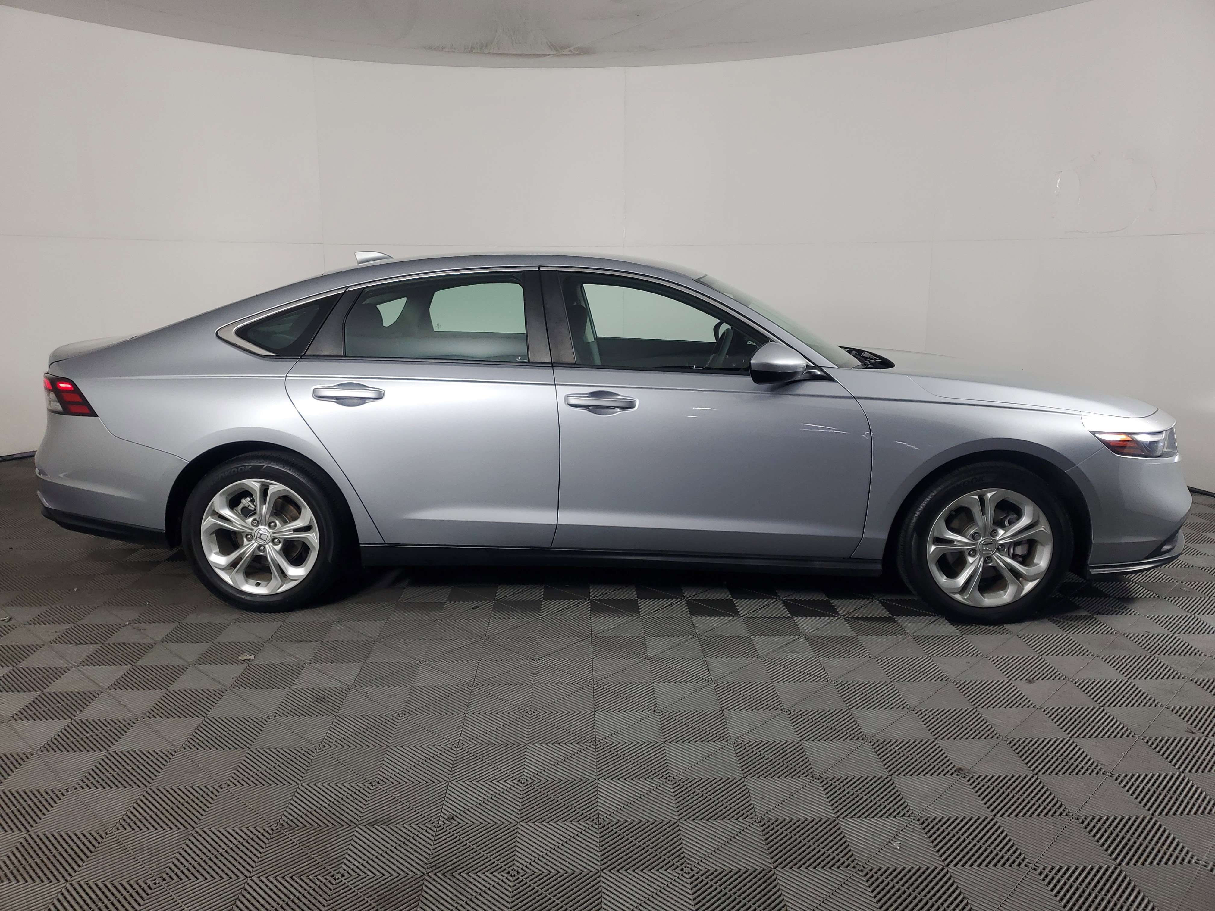 Certified 2023 Honda Accord LX image 3