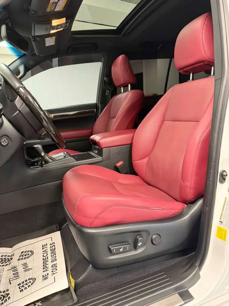 Used 2023 Lexus GX 460 Premium w/ Premium Package image 8