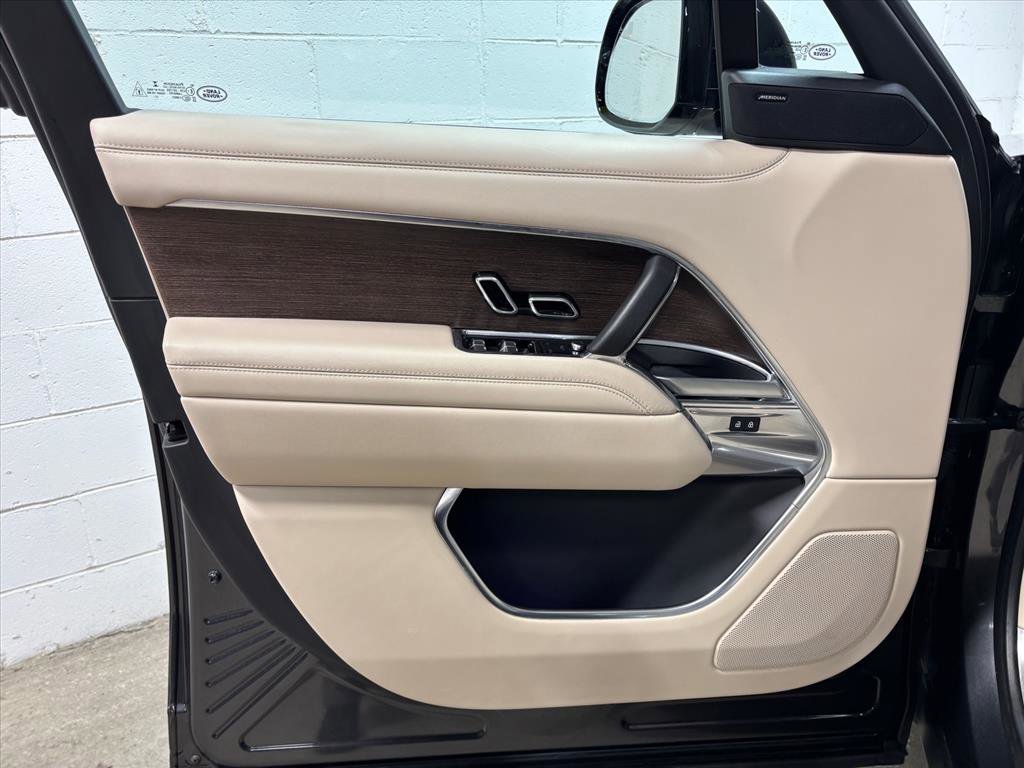 Used 2023 Land Rover Range Rover SE image 25