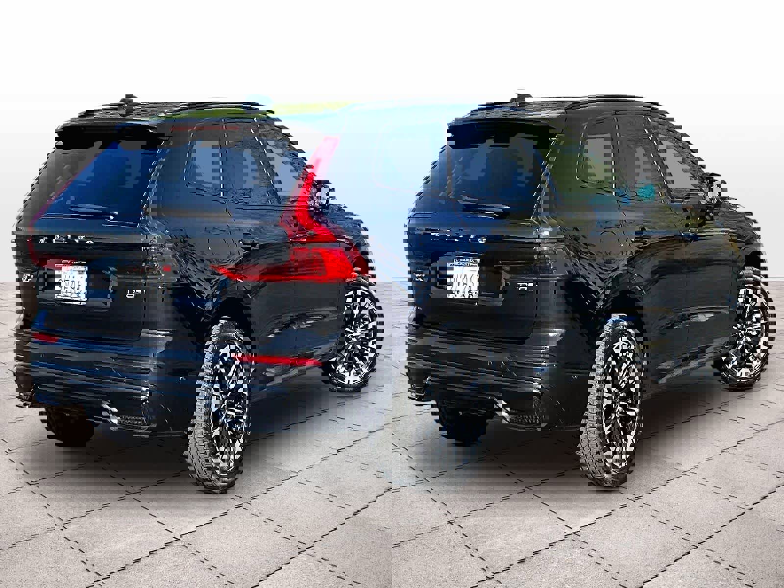 Used 2026 Volvo XC60 T8 Plus w/ Climate Package image 16