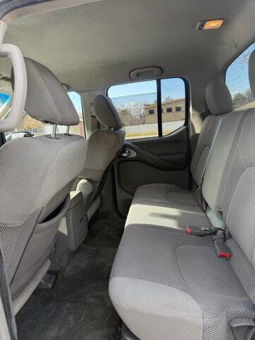 Used 2010 Nissan Frontier SE image 17