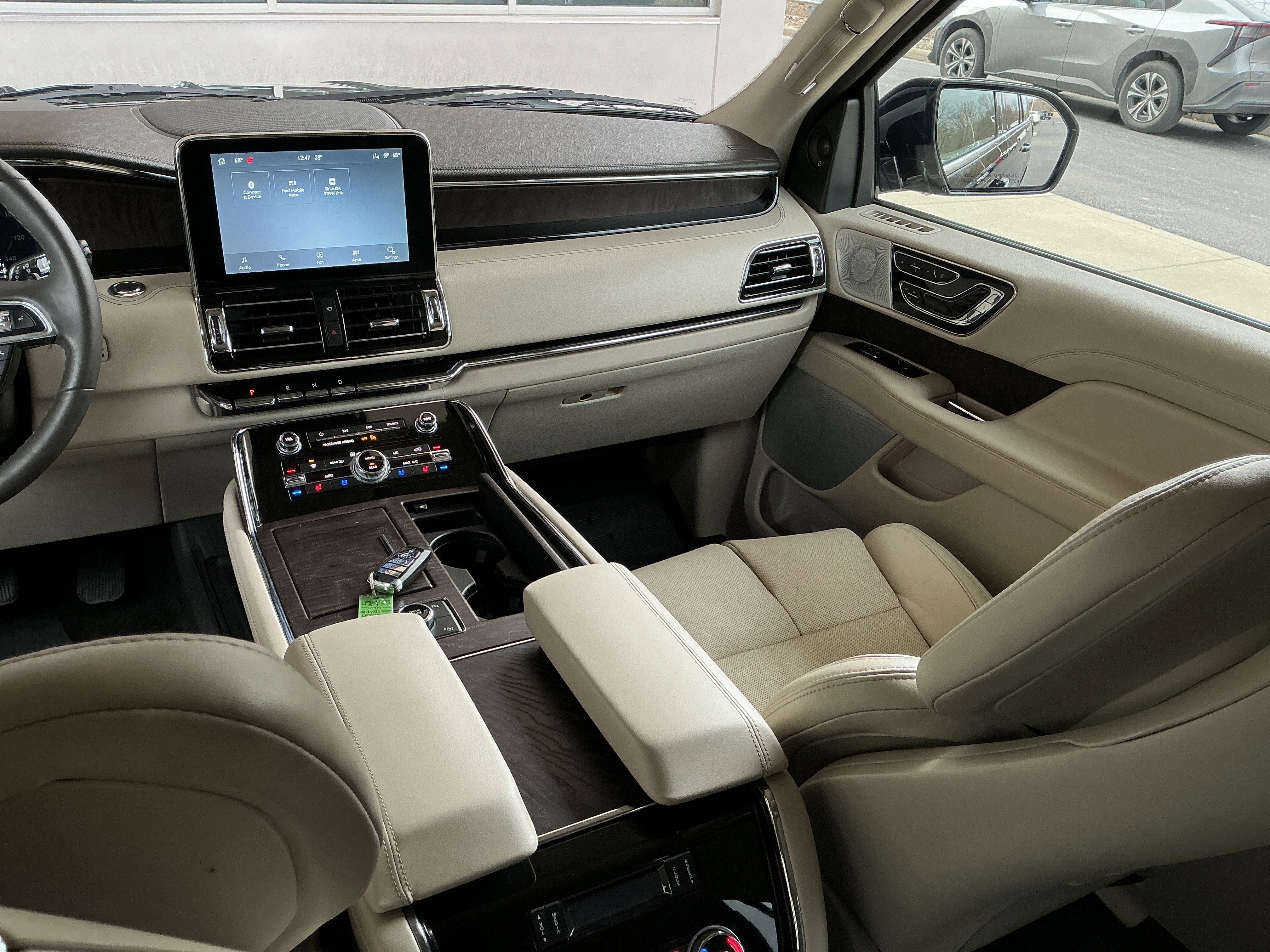 Used 2021 Lincoln Navigator Reserve w/ Luxury Package image 16